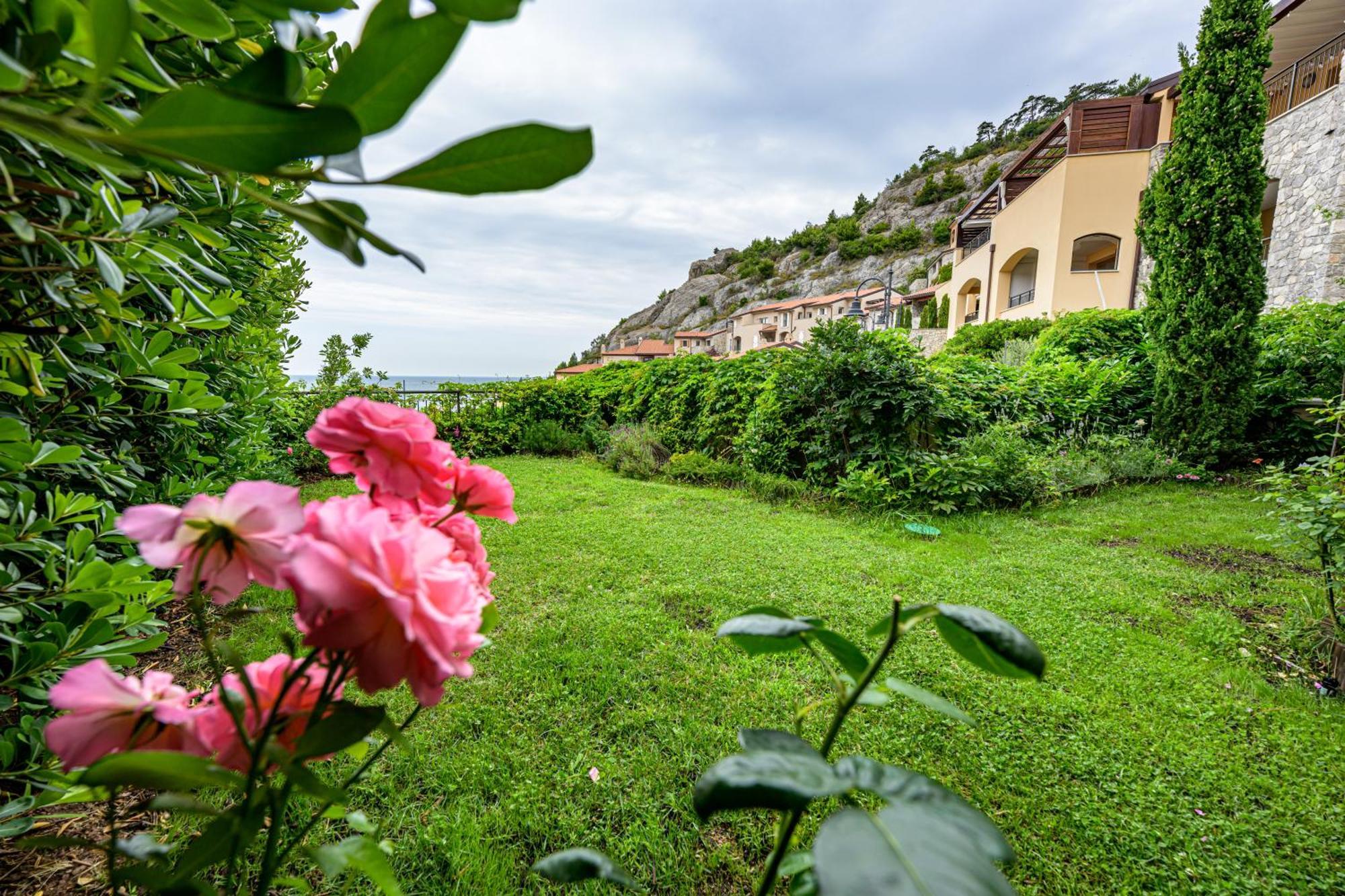 Portopiccolo Apartments With Garden And Beach Included Sistiana Eksteriør billede