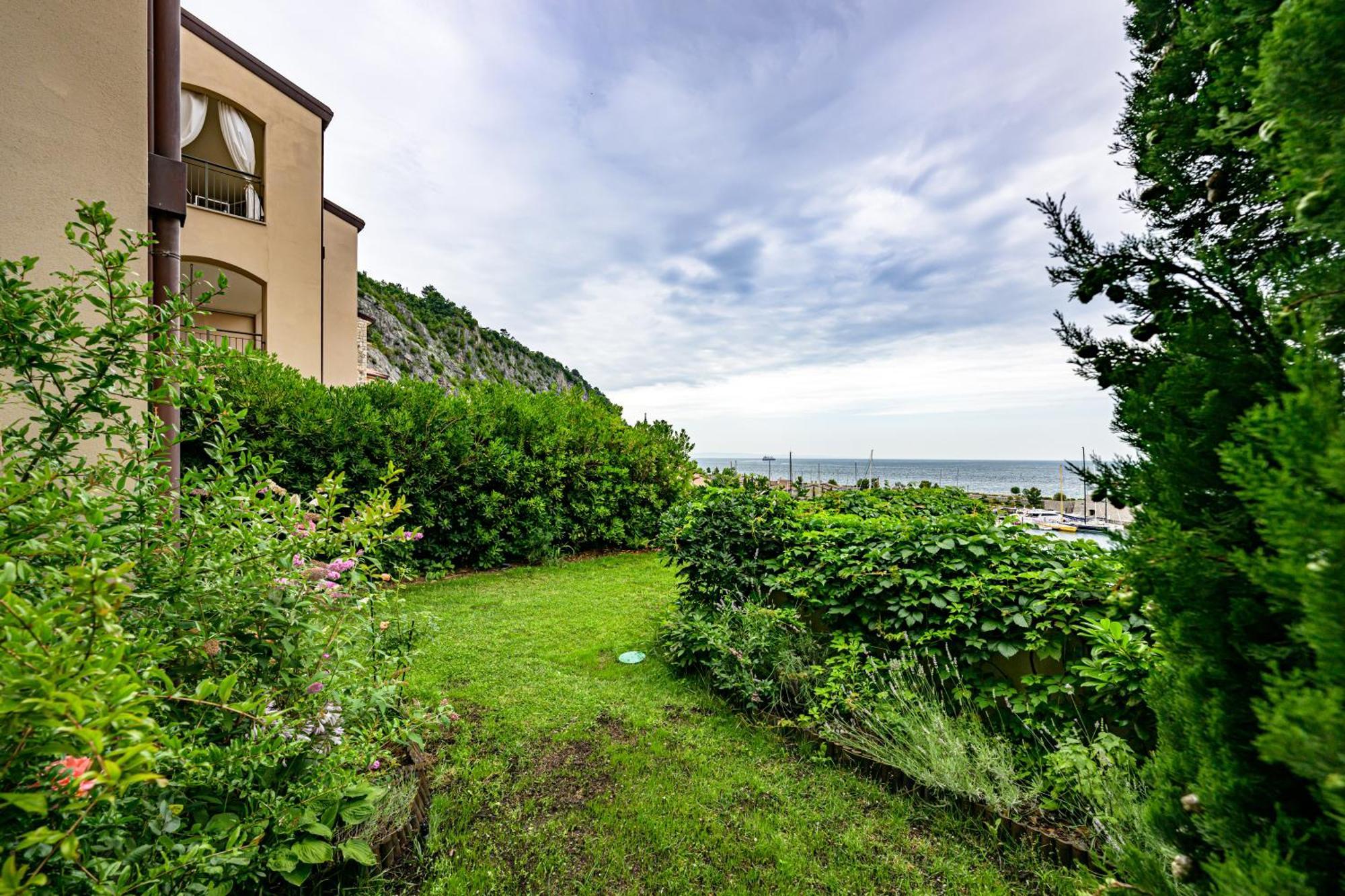 Portopiccolo Apartments With Garden And Beach Included Sistiana Eksteriør billede